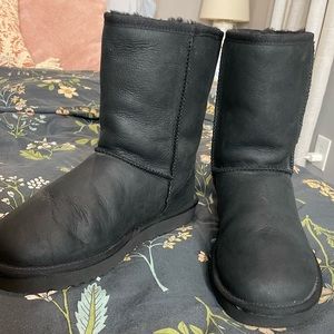 Ugg Classic Short II - never worn outside, Black